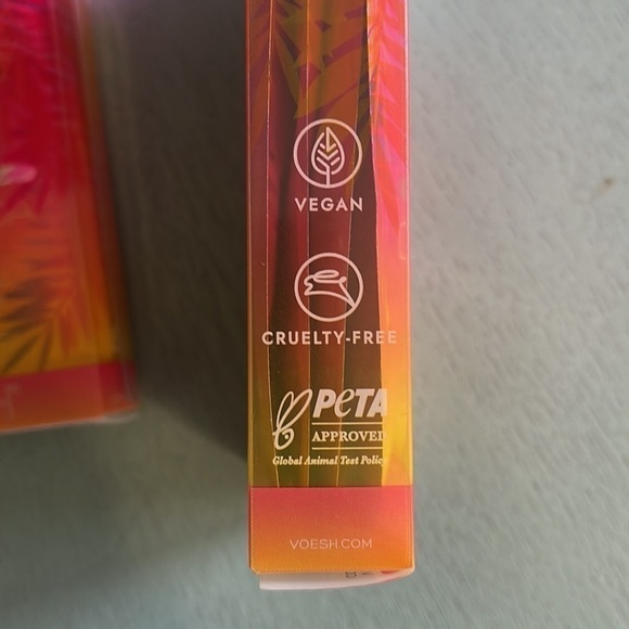 Voesh “pedí in a box” - Coco Colada Oasis - 4 step pedicure - Picture 3 of 4